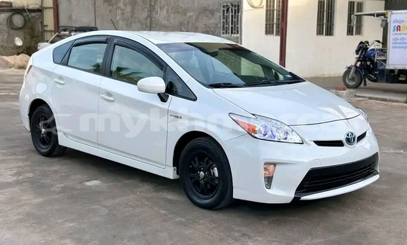 Buy Used Toyota Prius White Car in Cheom Ksan in Preah Vihear Province Buy Used Toyota Prius White Car in Cheom Ksan in Preah Vihear Province