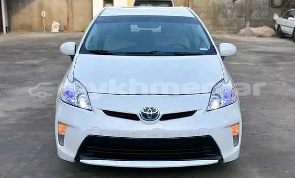 Buy Used Toyota Prius White Car in Cheom Ksan in Preah Vihear Province Buy Used Toyota Prius White Car in Cheom Ksan in Preah Vihear Province