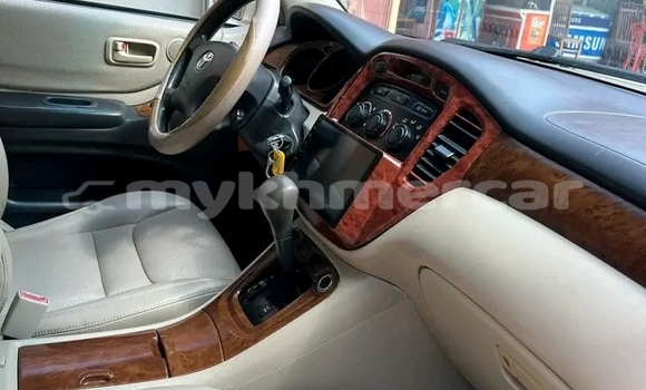 Buy Used Toyota Highlander Other Car in Cheom Ksan in Preah Vihear Province Buy Used Toyota Highlander Other Car in Cheom Ksan in Preah Vihear Province