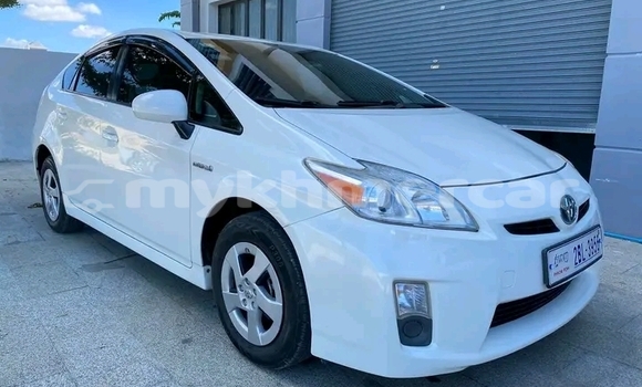 Buy Used Toyota Prius c White Car in Chbar Mon in Kampong Speu Province Buy Used Toyota Prius c White Car in Chbar Mon in Kampong Speu Province