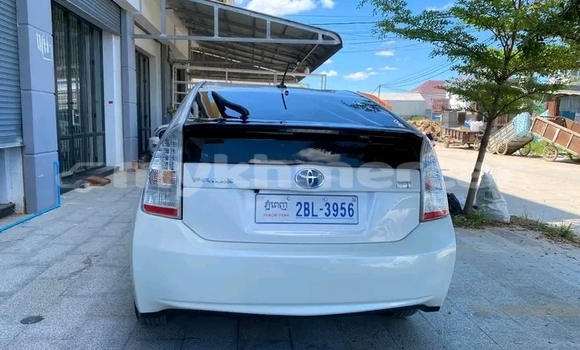 Buy Used Toyota Prius c White Car in Chbar Mon in Kampong Speu Province Buy Used Toyota Prius c White Car in Chbar Mon in Kampong Speu Province