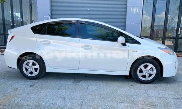 Buy Used Toyota Prius c White Car in Chbar Mon in Kampong Speu Province Buy Used Toyota Prius c White Car in Chbar Mon in Kampong Speu Province