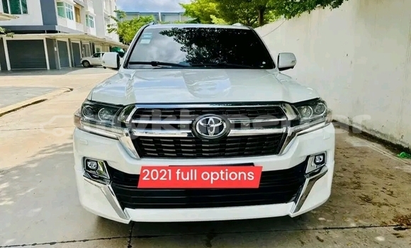 Buy Used Toyota Land Cruiser White Car in Cheom Ksan in Preah Vihear Province Buy Used Toyota Land Cruiser White Car in Cheom Ksan in Preah Vihear Province