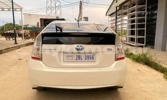 Buy Used Toyota Prius White Car in Cheom Ksan in Preah Vihear Province Buy Used Toyota Prius White Car in Cheom Ksan in Preah Vihear Province