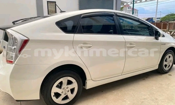 Buy Used Toyota Prius White Car in Cheom Ksan in Preah Vihear Province Buy Used Toyota Prius White Car in Cheom Ksan in Preah Vihear Province