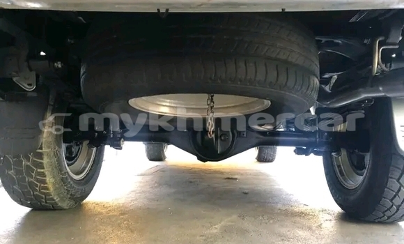 Buy Used Toyota Vigo White Car in Chbar Mon in Kampong Speu Province