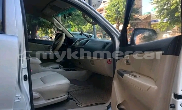Buy Used Toyota Vigo White Car in Chbar Mon in Kampong Speu Province Buy Used Toyota Vigo White Car in Chbar Mon in Kampong Speu Province