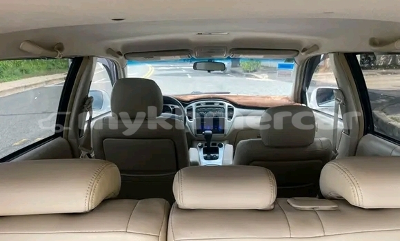 Buy Used Toyota Highlander White Car in Chbar Mon in Kampong Speu Province Buy Used Toyota Highlander White Car in Chbar Mon in Kampong Speu Province