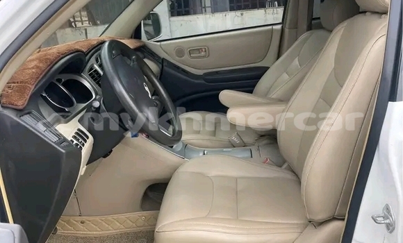Buy Used Toyota Highlander White Car in Chbar Mon in Kampong Speu Province Buy Used Toyota Highlander White Car in Chbar Mon in Kampong Speu Province