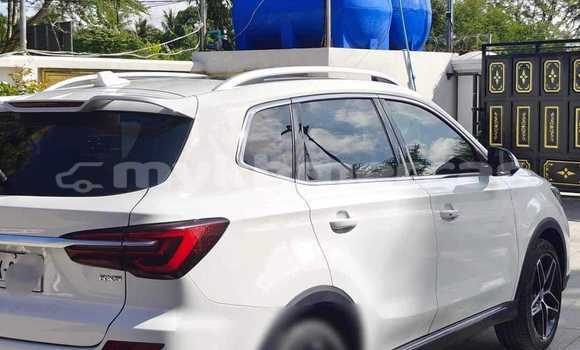 Acheter Occasion Voiture MG RX5 Blanc à Dăm Thnăm, Kampot Province Acheter Occasion Voiture MG RX5 Blanc à Dăm Thnăm, Kampot Province