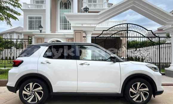 Acheter Occasion Voiture Toyota RAV4 Blanc à Bavet, Svay Rieng Province Acheter Occasion Voiture Toyota RAV4 Blanc à Bavet, Svay Rieng Province