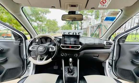 Acheter Occasion Voiture Toyota RAV4 Blanc à Bavet, Svay Rieng Province Acheter Occasion Voiture Toyota RAV4 Blanc à Bavet, Svay Rieng Province