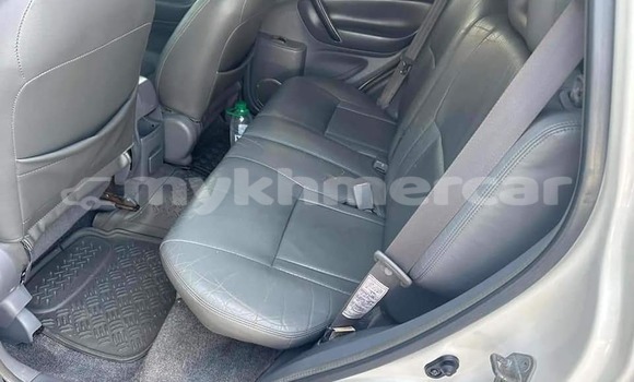 Acheter Occasion Voiture Toyota RAV4 Blanc à Bavet, Svay Rieng Province Acheter Occasion Voiture Toyota RAV4 Blanc à Bavet, Svay Rieng Province