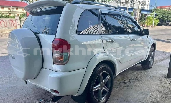 Acheter Occasion Voiture Toyota RAV4 Blanc à Bavet, Svay Rieng Province Acheter Occasion Voiture Toyota RAV4 Blanc à Bavet, Svay Rieng Province