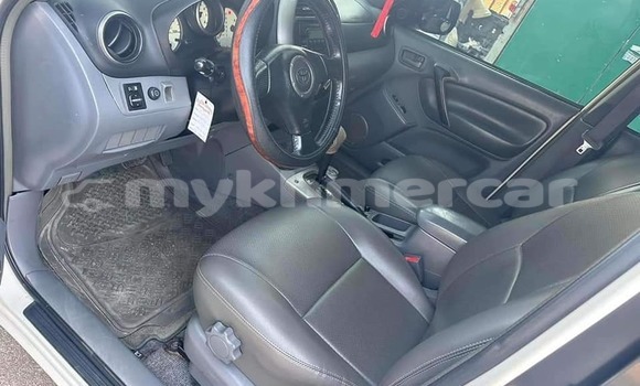 Acheter Occasion Voiture Toyota RAV4 Blanc à Bavet, Svay Rieng Province Acheter Occasion Voiture Toyota RAV4 Blanc à Bavet, Svay Rieng Province