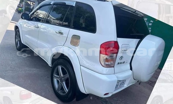 Acheter Occasion Voiture Toyota RAV4 Blanc à Bavet, Svay Rieng Province Acheter Occasion Voiture Toyota RAV4 Blanc à Bavet, Svay Rieng Province