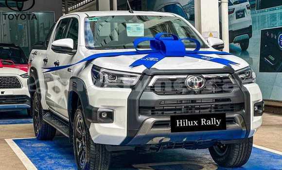 Acheter Occasion Voiture Toyota Ractis Blanc à Cheom Ksan, Preah Vihear Province