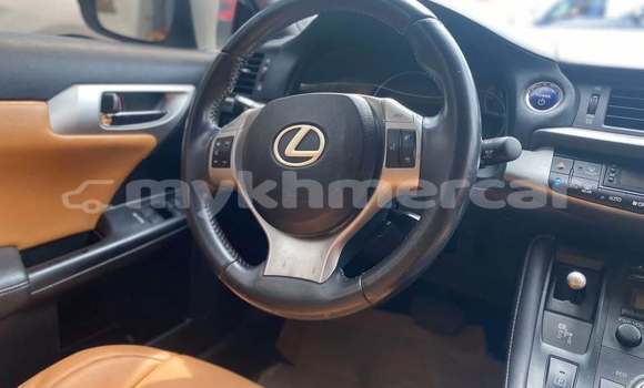 Acheter Occasion Voiture Lexus CT Blanc à Chbar Mon, Kampong Speu Province Acheter Occasion Voiture Lexus CT Blanc à Chbar Mon, Kampong Speu Province