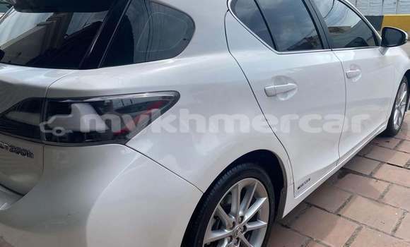Acheter Occasion Voiture Lexus CT Blanc à Chbar Mon, Kampong Speu Province Acheter Occasion Voiture Lexus CT Blanc à Chbar Mon, Kampong Speu Province