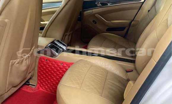 Acheter Occasion Voiture Porsche Panamera Blanc à Chbar Mon, Kampong Speu Province Acheter Occasion Voiture Porsche Panamera Blanc à Chbar Mon, Kampong Speu Province