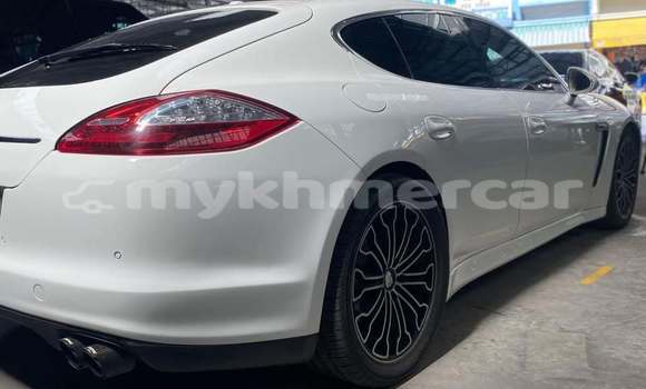 Acheter Occasion Voiture Porsche Panamera Blanc à Chbar Mon, Kampong Speu Province Acheter Occasion Voiture Porsche Panamera Blanc à Chbar Mon, Kampong Speu Province