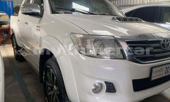 Buy Used Toyota Hilux White Car in Dăm Thnăm in Kampot Province Buy Used Toyota Hilux White Car in Dăm Thnăm in Kampot Province