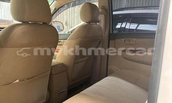 Buy Used Toyota Hilux White Car in Dăm Thnăm in Kampot Province Buy Used Toyota Hilux White Car in Dăm Thnăm in Kampot Province