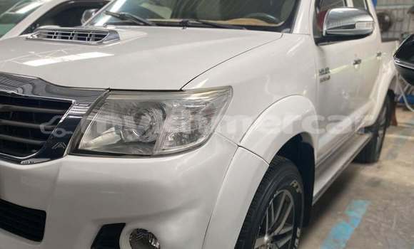 Buy Used Toyota Hilux White Car in Dăm Thnăm in Kampot Province Buy Used Toyota Hilux White Car in Dăm Thnăm in Kampot Province