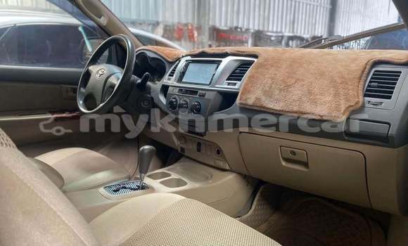 Buy Used Toyota Hilux White Car in Dăm Thnăm in Kampot Province Buy Used Toyota Hilux White Car in Dăm Thnăm in Kampot Province