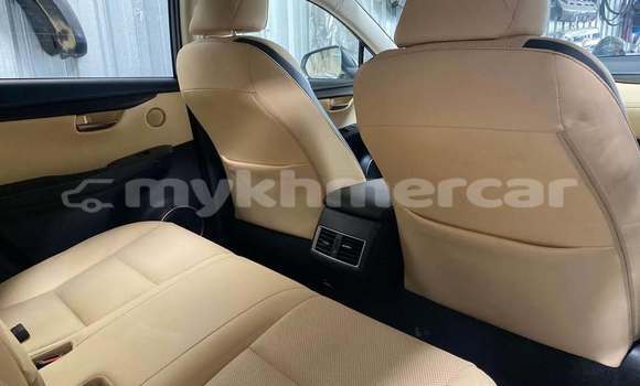 Acheter Occasion Voiture Lexus NX Blanc à Chbar Mon, Kampong Speu Province Acheter Occasion Voiture Lexus NX Blanc à Chbar Mon, Kampong Speu Province