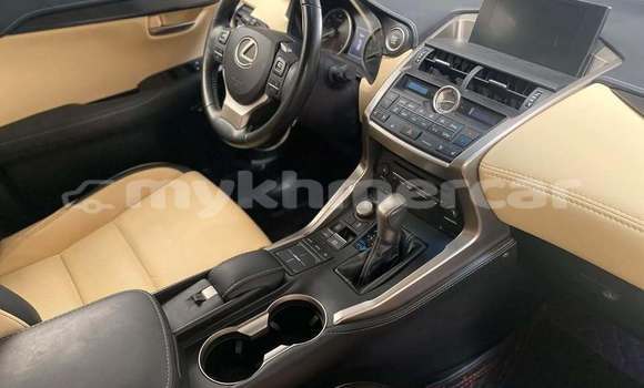 Acheter Occasion Voiture Lexus NX Blanc à Chbar Mon, Kampong Speu Province Acheter Occasion Voiture Lexus NX Blanc à Chbar Mon, Kampong Speu Province