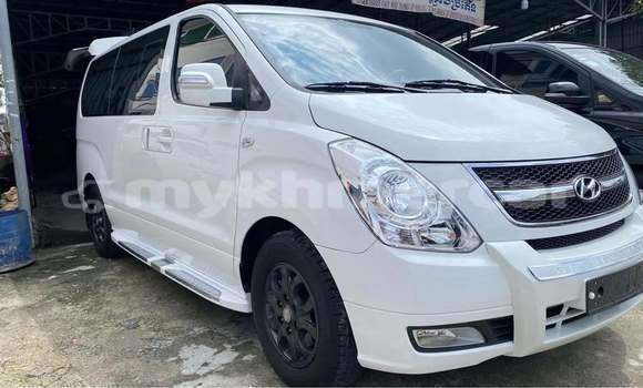 Acheter Occasion Voiture Hyundai Starex Blanc à Cheom Ksan, Preah Vihear Province Acheter Occasion Voiture Hyundai Starex Blanc à Cheom Ksan, Preah Vihear Province