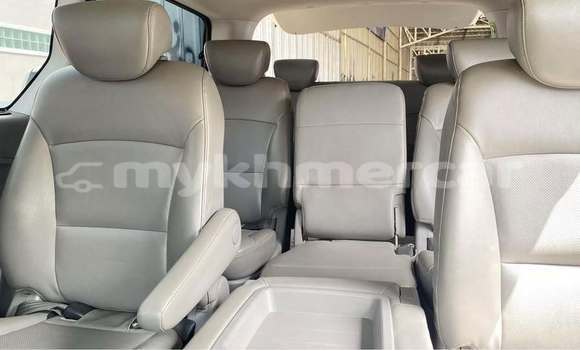 Acheter Occasion Voiture Hyundai Starex Blanc à Cheom Ksan, Preah Vihear Province Acheter Occasion Voiture Hyundai Starex Blanc à Cheom Ksan, Preah Vihear Province