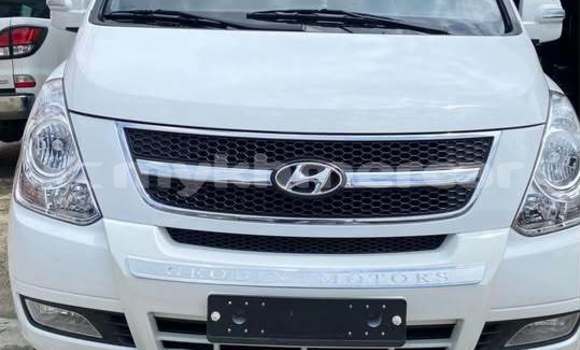 Acheter Occasion Voiture Hyundai Starex Blanc à Cheom Ksan, Preah Vihear Province Acheter Occasion Voiture Hyundai Starex Blanc à Cheom Ksan, Preah Vihear Province