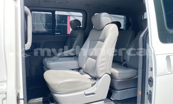 Acheter Occasion Voiture Hyundai Starex Blanc à Cheom Ksan, Preah Vihear Province Acheter Occasion Voiture Hyundai Starex Blanc à Cheom Ksan, Preah Vihear Province
