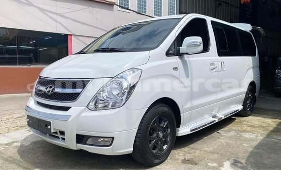 Acheter Occasion Voiture Hyundai Starex Blanc à Cheom Ksan, Preah Vihear Province Acheter Occasion Voiture Hyundai Starex Blanc à Cheom Ksan, Preah Vihear Province