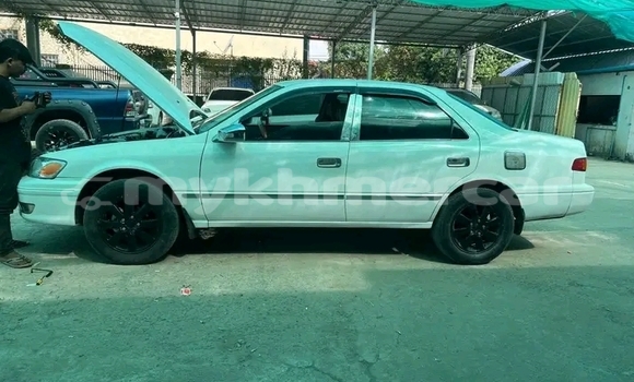 Acheter Occasion Voiture Toyota Camry Blanc à Stung Treng, Stung Treng Province Acheter Occasion Voiture Toyota Camry Blanc à Stung Treng, Stung Treng Province