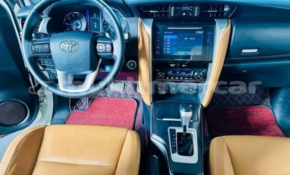 Acheter Occasion Voiture Toyota Fortuner Blanc à Chbar Mon, Kampong Speu Province Acheter Occasion Voiture Toyota Fortuner Blanc à Chbar Mon, Kampong Speu Province
