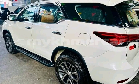 Acheter Occasion Voiture Toyota Fortuner Blanc à Chbar Mon, Kampong Speu Province Acheter Occasion Voiture Toyota Fortuner Blanc à Chbar Mon, Kampong Speu Province