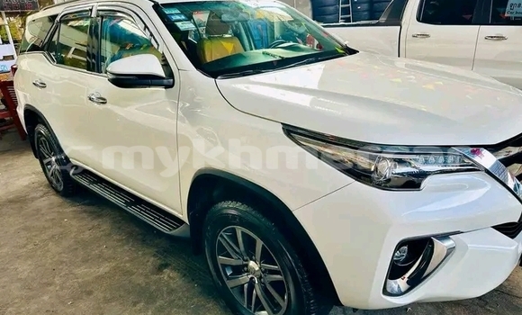Acheter Occasion Voiture Toyota Fortuner Blanc à Chbar Mon, Kampong Speu Province Acheter Occasion Voiture Toyota Fortuner Blanc à Chbar Mon, Kampong Speu Province