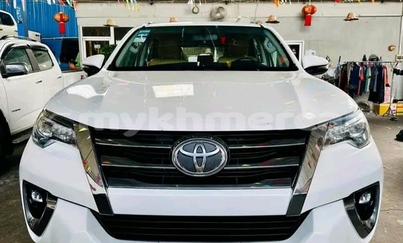 Acheter Occasion Voiture Toyota Fortuner Blanc à Chbar Mon, Kampong Speu Province Acheter Occasion Voiture Toyota Fortuner Blanc à Chbar Mon, Kampong Speu Province