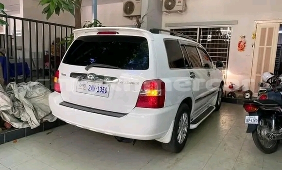 Acheter Occasion Voiture Toyota Highlander Blanc à Chbar Mon, Kampong Speu Province Acheter Occasion Voiture Toyota Highlander Blanc à Chbar Mon, Kampong Speu Province