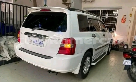Acheter Occasion Voiture Toyota Highlander Blanc à Chbar Mon, Kampong Speu Province Acheter Occasion Voiture Toyota Highlander Blanc à Chbar Mon, Kampong Speu Province