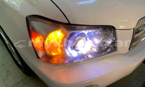 Acheter Occasion Voiture Toyota Highlander Blanc à Chbar Mon, Kampong Speu Province Acheter Occasion Voiture Toyota Highlander Blanc à Chbar Mon, Kampong Speu Province