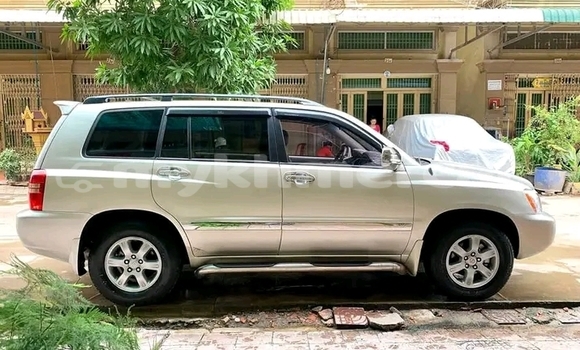 Acheter Occasion Voiture Toyota Highlander Autre à Chbar Mon, Kampong Speu Province Acheter Occasion Voiture Toyota Highlander Autre à Chbar Mon, Kampong Speu Province