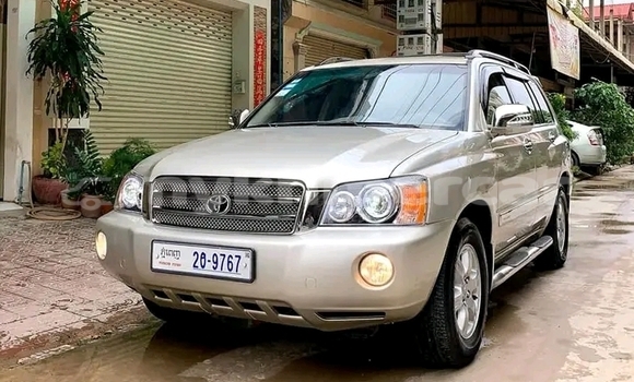 Acheter Occasion Voiture Toyota Highlander Autre à Chbar Mon, Kampong Speu Province Acheter Occasion Voiture Toyota Highlander Autre à Chbar Mon, Kampong Speu Province