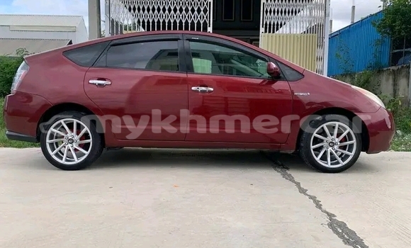 Acheter Occasion Voiture Toyota Prius Rouge à Banlung, Ratanakiri Province Acheter Occasion Voiture Toyota Prius Rouge à Banlung, Ratanakiri Province