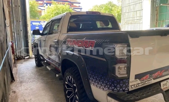 Acheter Occasion Voiture Toyota Tundra Blanc à Chbar Mon, Kampong Speu Province Acheter Occasion Voiture Toyota Tundra Blanc à Chbar Mon, Kampong Speu Province