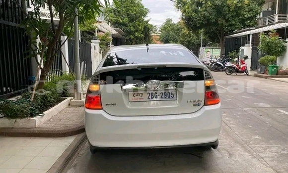 Acheter Occasion Voiture Toyota Prius Blanc à Chbar Mon, Kampong Speu Province Acheter Occasion Voiture Toyota Prius Blanc à Chbar Mon, Kampong Speu Province