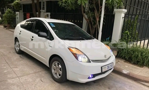 Acheter Occasion Voiture Toyota Prius Blanc à Chbar Mon, Kampong Speu Province Acheter Occasion Voiture Toyota Prius Blanc à Chbar Mon, Kampong Speu Province